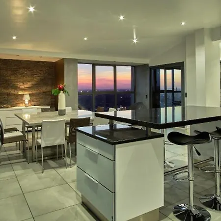 Le 19 - The Luxury Penthouse With Breakfast Apartment